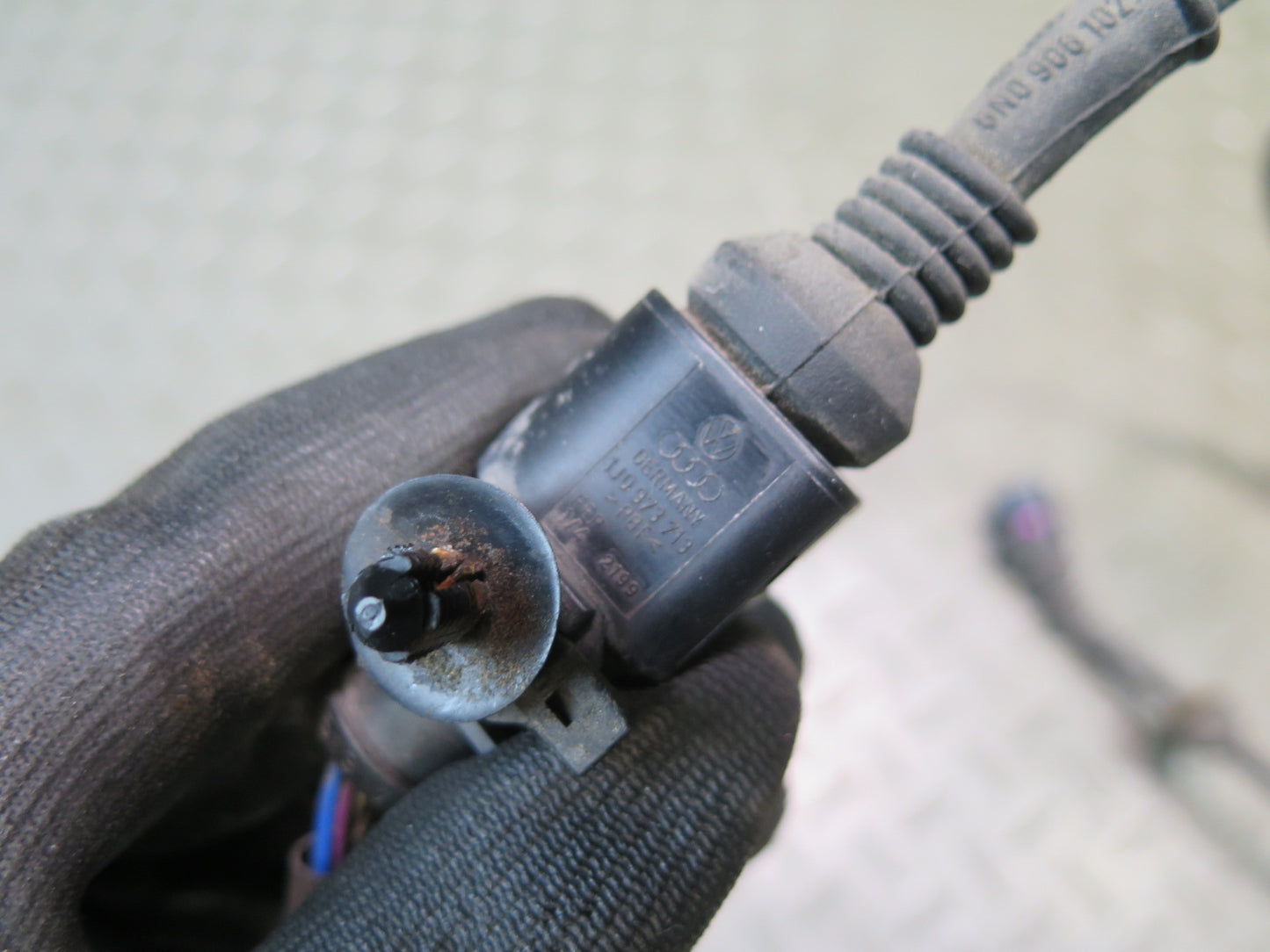 2003-2010 Porsche Cayenne 955 Rear Left Wheel ABS Speed Sensor