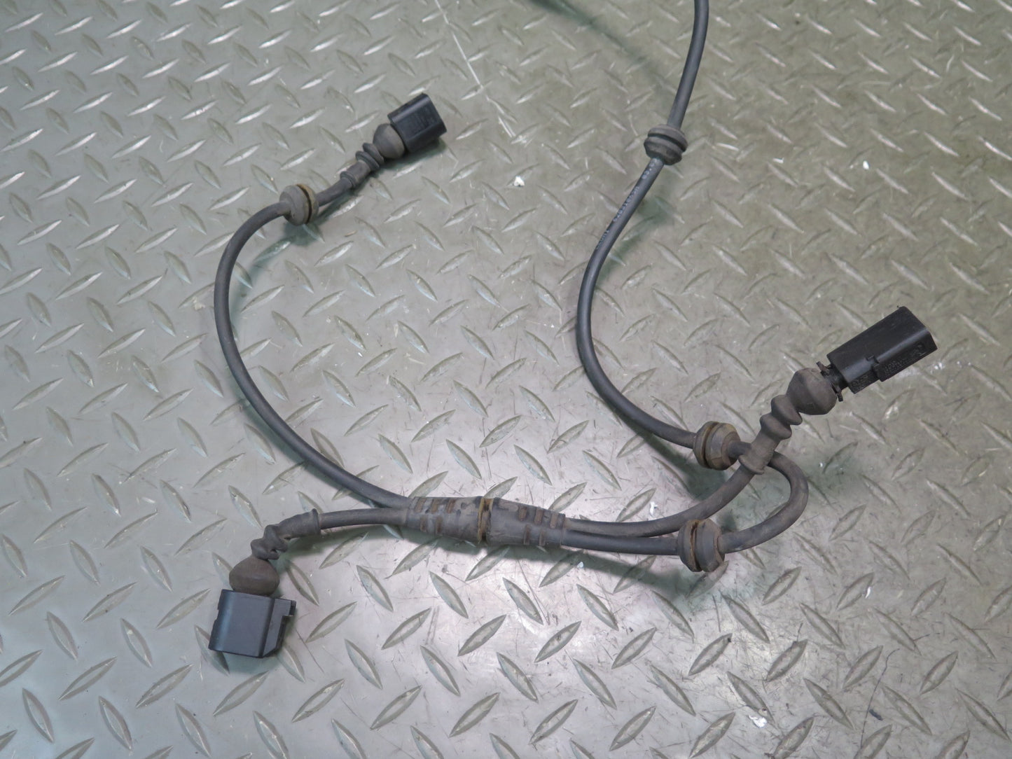 2003-2010 Porsche Cayenne 955 Rear Left Wheel ABS Speed Sensor