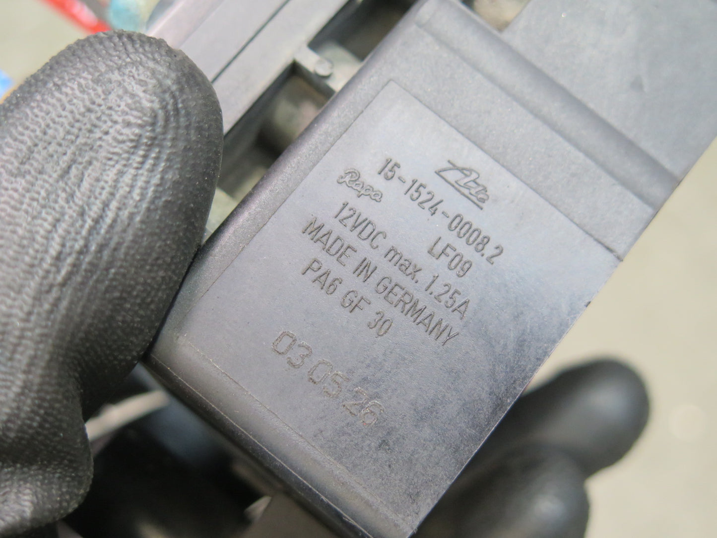 2003-2006 Porsche Cayenne 955 Air Suspension Control Valve Block