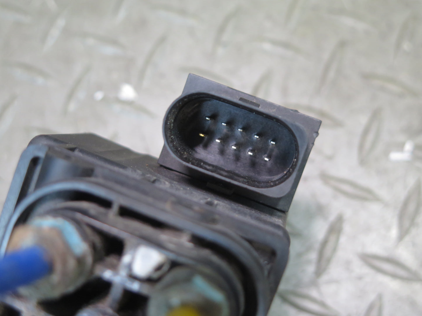 2003-2006 Porsche Cayenne 955 Air Suspension Control Valve Block