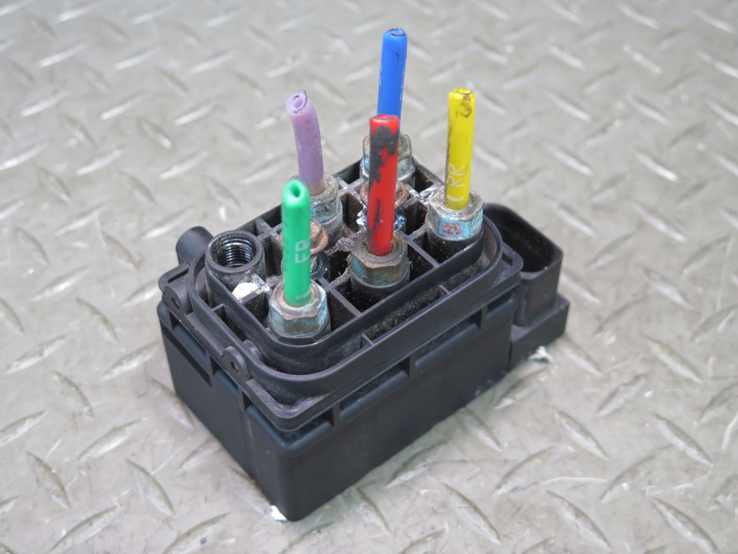 2003-2006 Porsche Cayenne 955 Air Suspension Control Valve Block