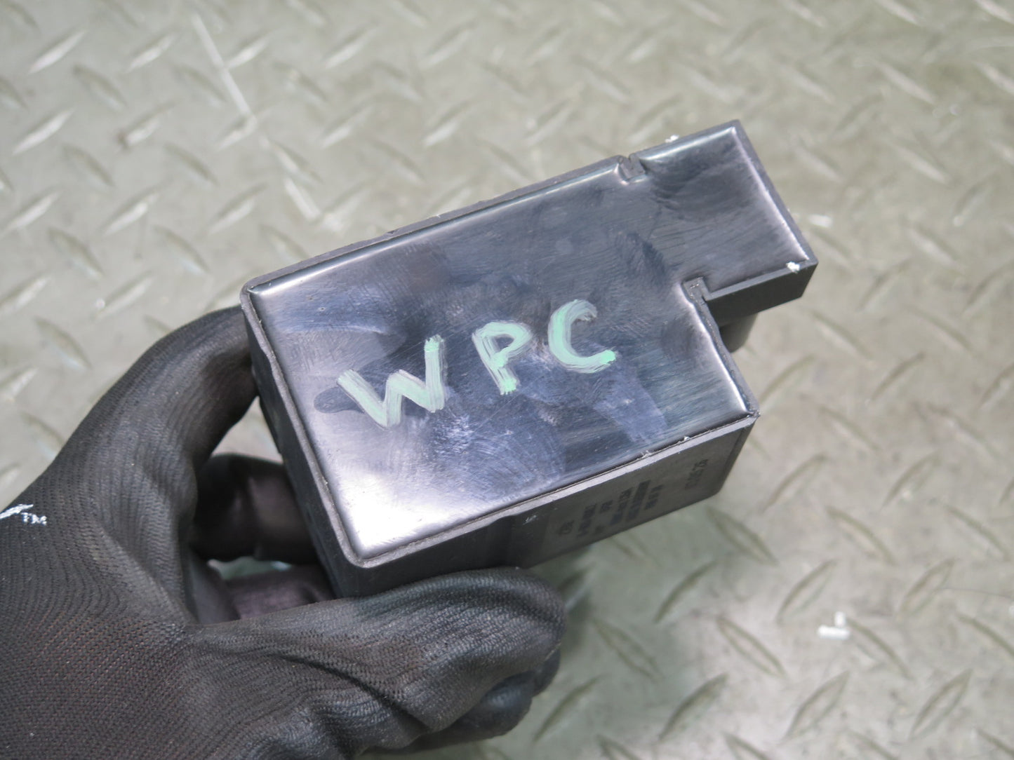 2003-2006 Porsche Cayenne 955 Air Suspension Control Valve Block