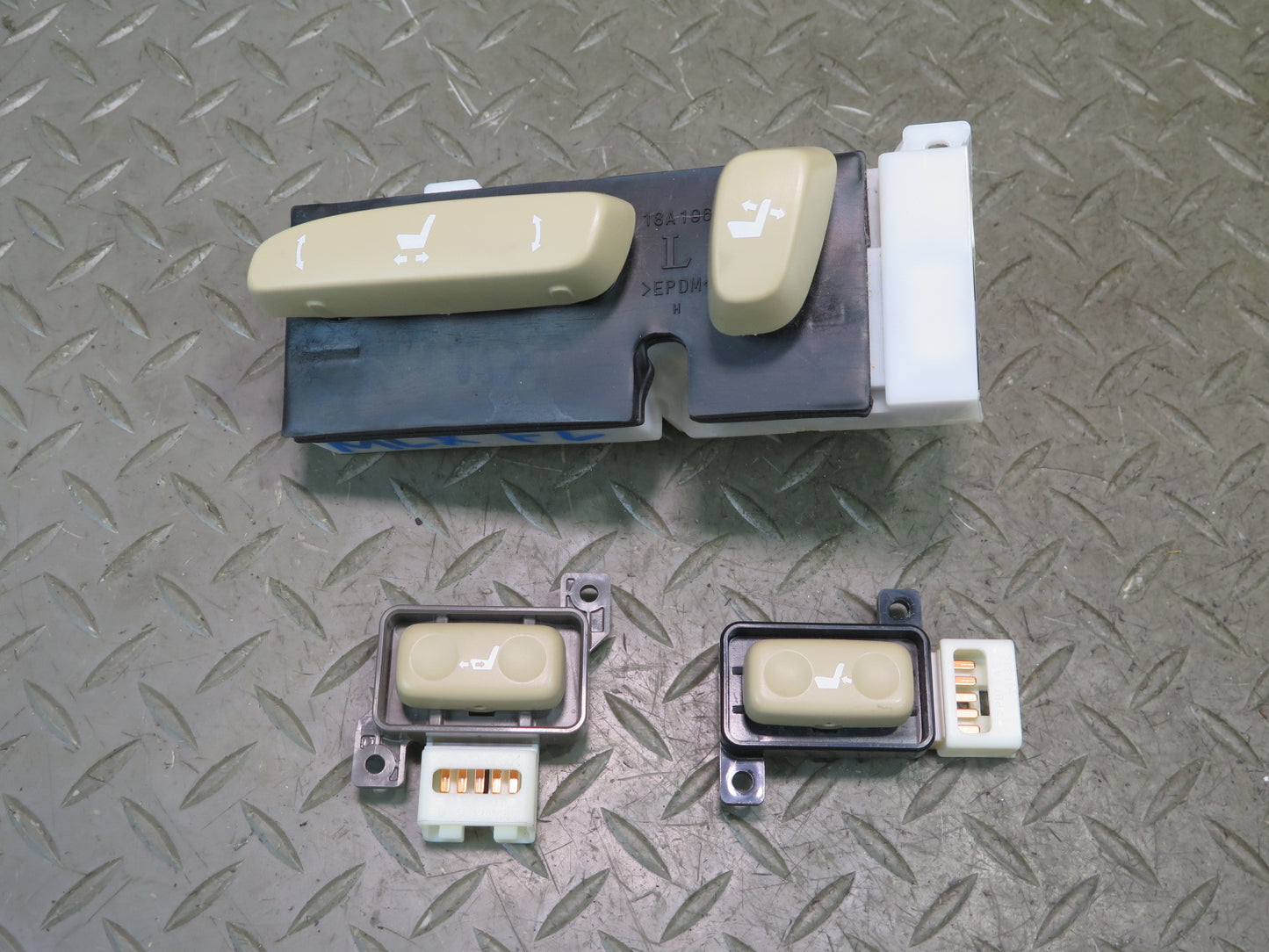 2008-2015 Lexus URJ201L LX570 Front Left Seat Position Lumbar Support Switch Set