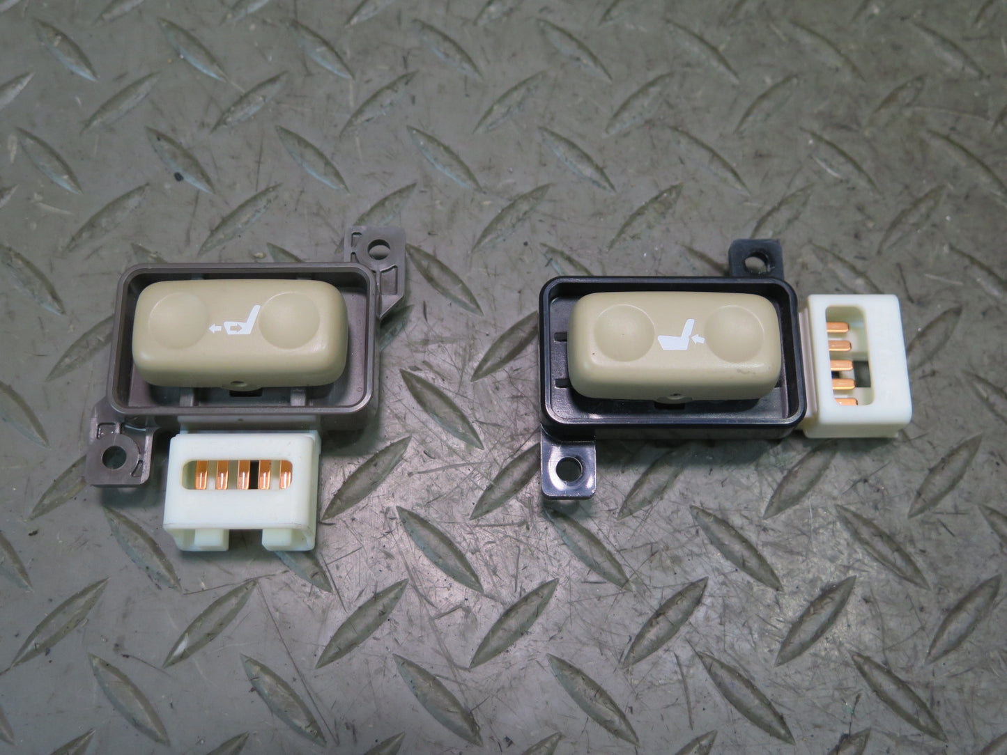 2008-2015 Lexus URJ201L LX570 Front Left Seat Position Lumbar Support Switch Set