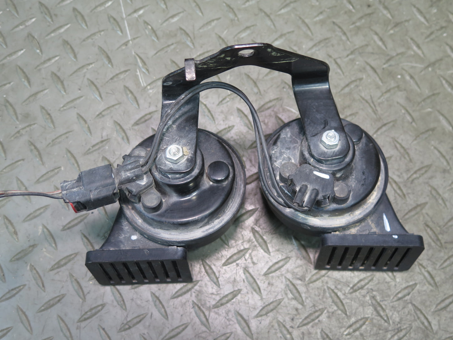 16-24 Chevrolet Camaro SS High & Low Tone Note Pitch Horn Signal Set OEM