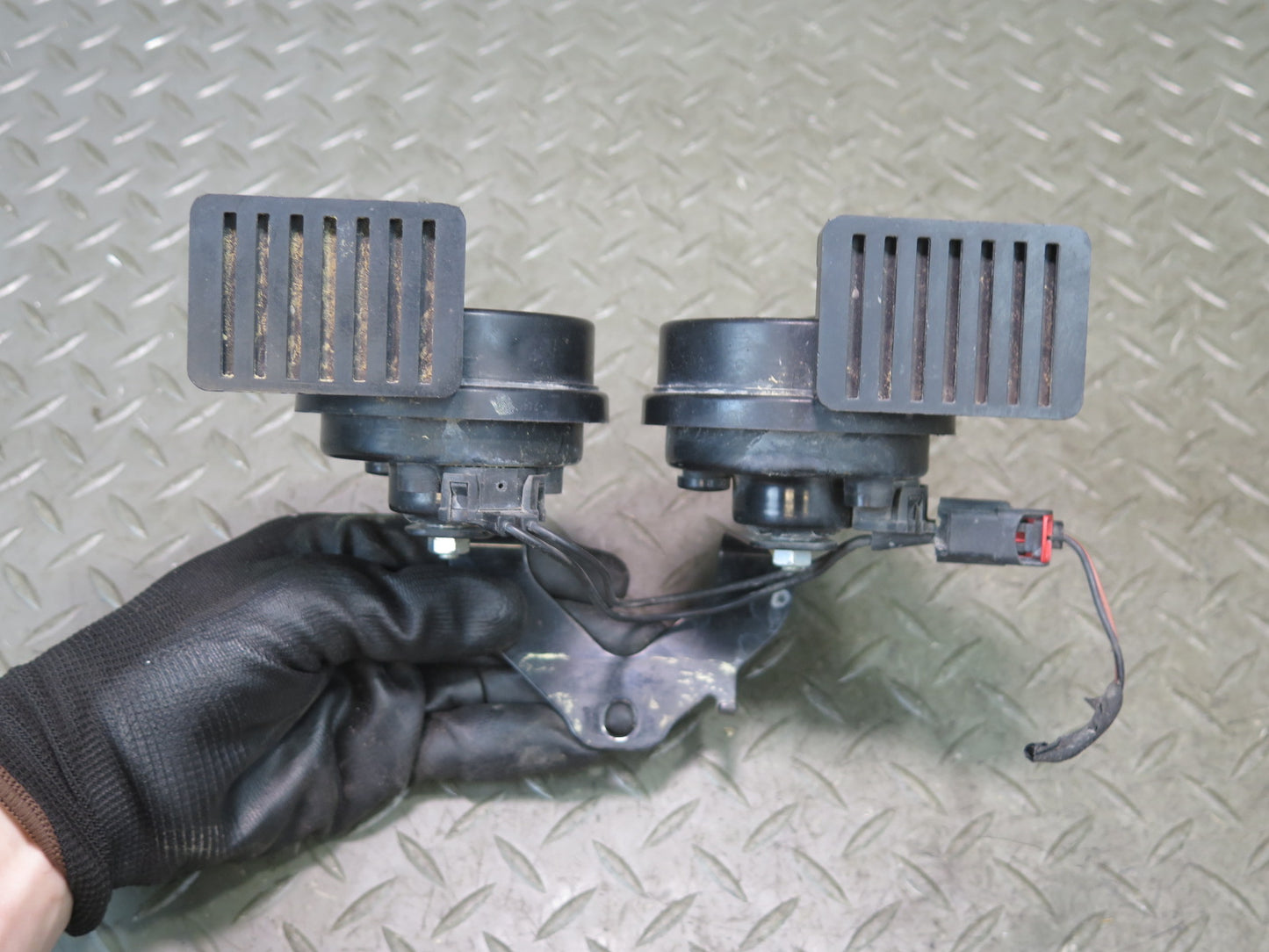 16-24 Chevrolet Camaro SS High & Low Tone Note Pitch Horn Signal Set OEM