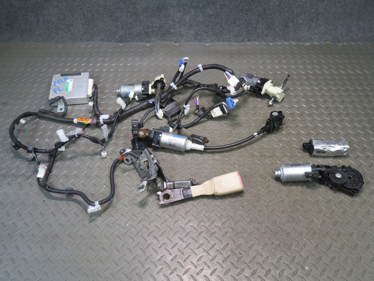 2008-2010 Lexus URJ201L LX570 Front Left Side Seat Control Module W/ Motors Set