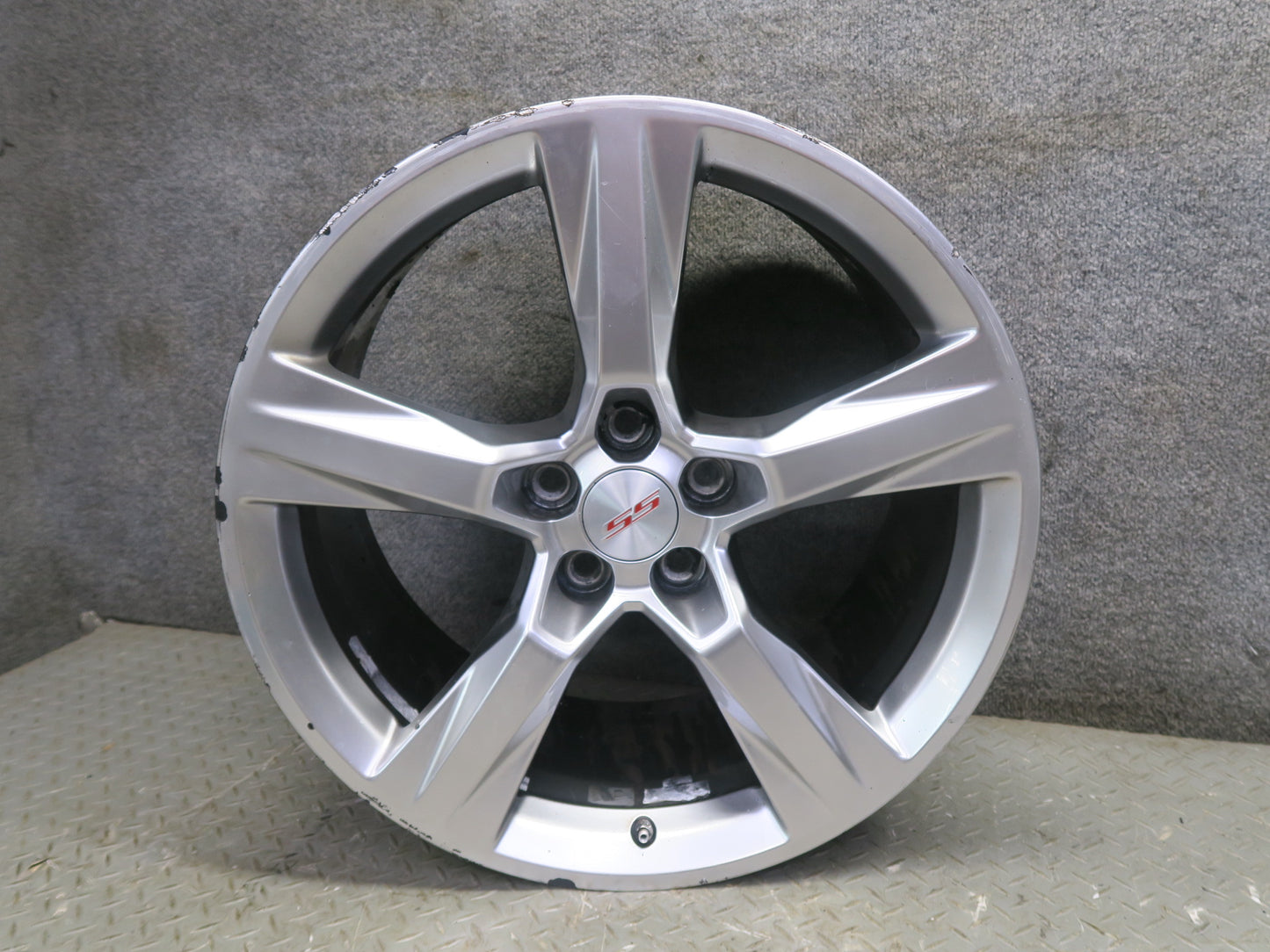 16-18 Chevrolet Camaro SS Rear Alloy R20 20" Wheel Rim 20x9.5JJ ET39 Silver OEM