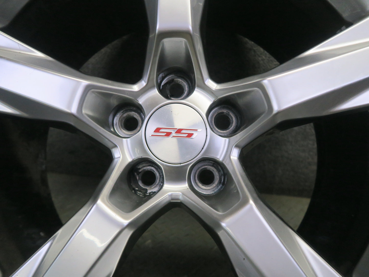 16-18 Chevrolet Camaro SS Rear Alloy R20 20" Wheel Rim 20x9.5JJ ET39 Silver OEM