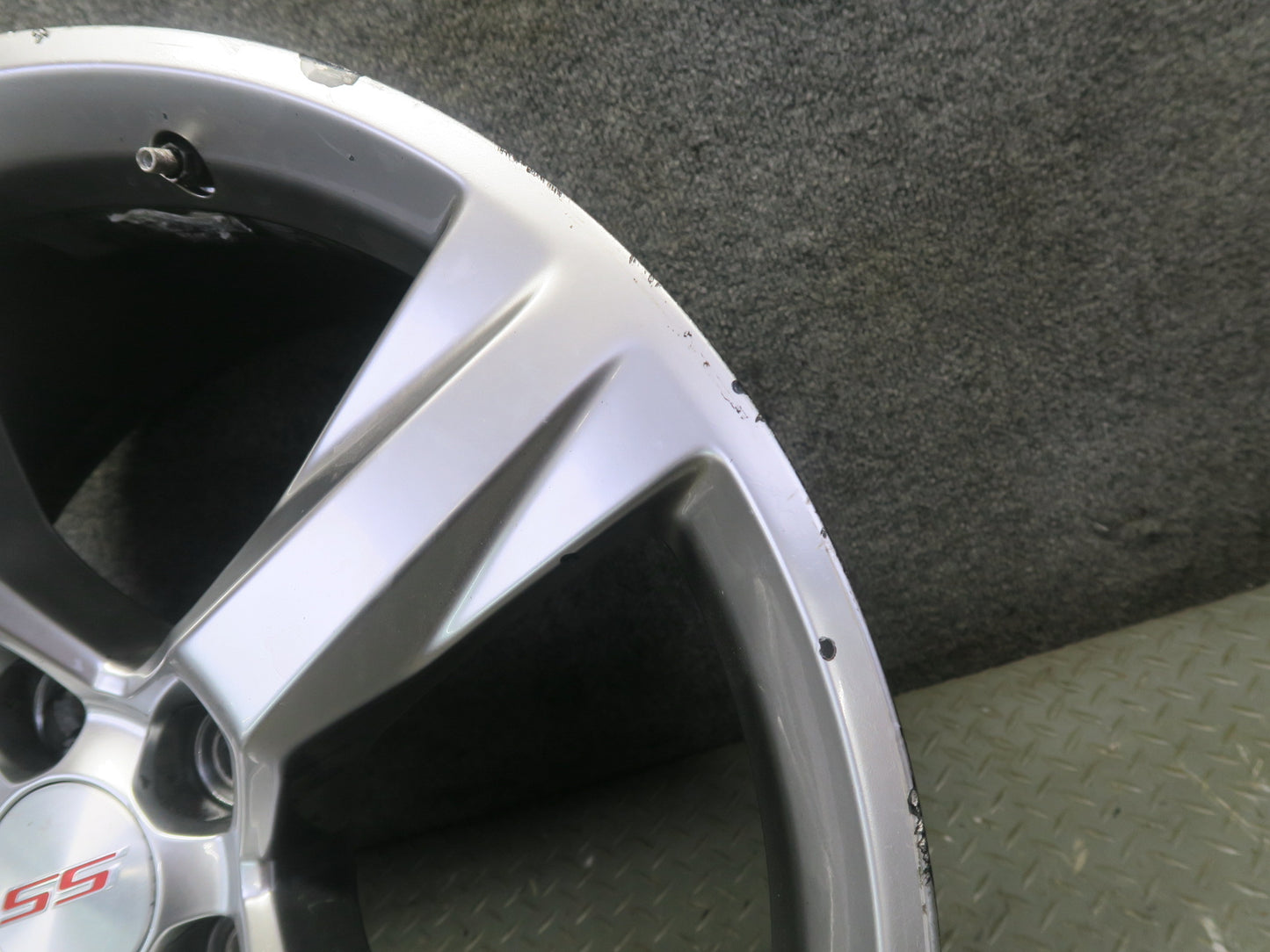 16-18 Chevrolet Camaro SS Rear Alloy R20 20" Wheel Rim 20x9.5JJ ET39 Silver OEM