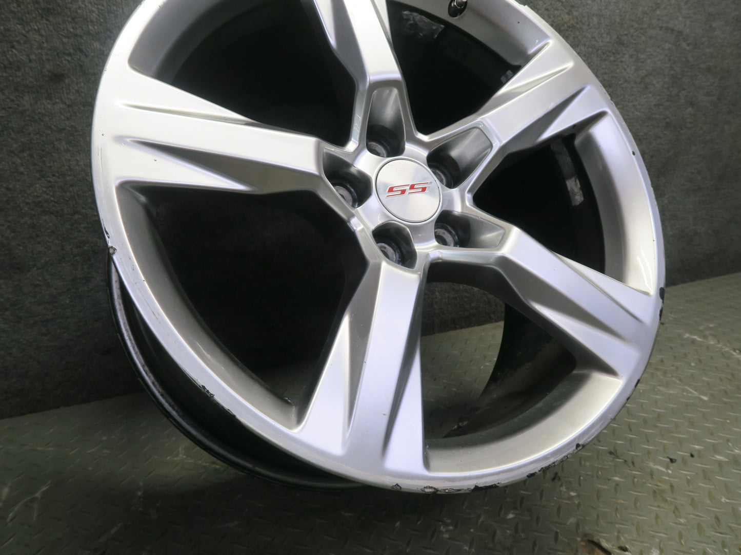 16-18 Chevrolet Camaro SS Rear Alloy R20 20" Wheel Rim 20x9.5JJ ET39 Silver OEM