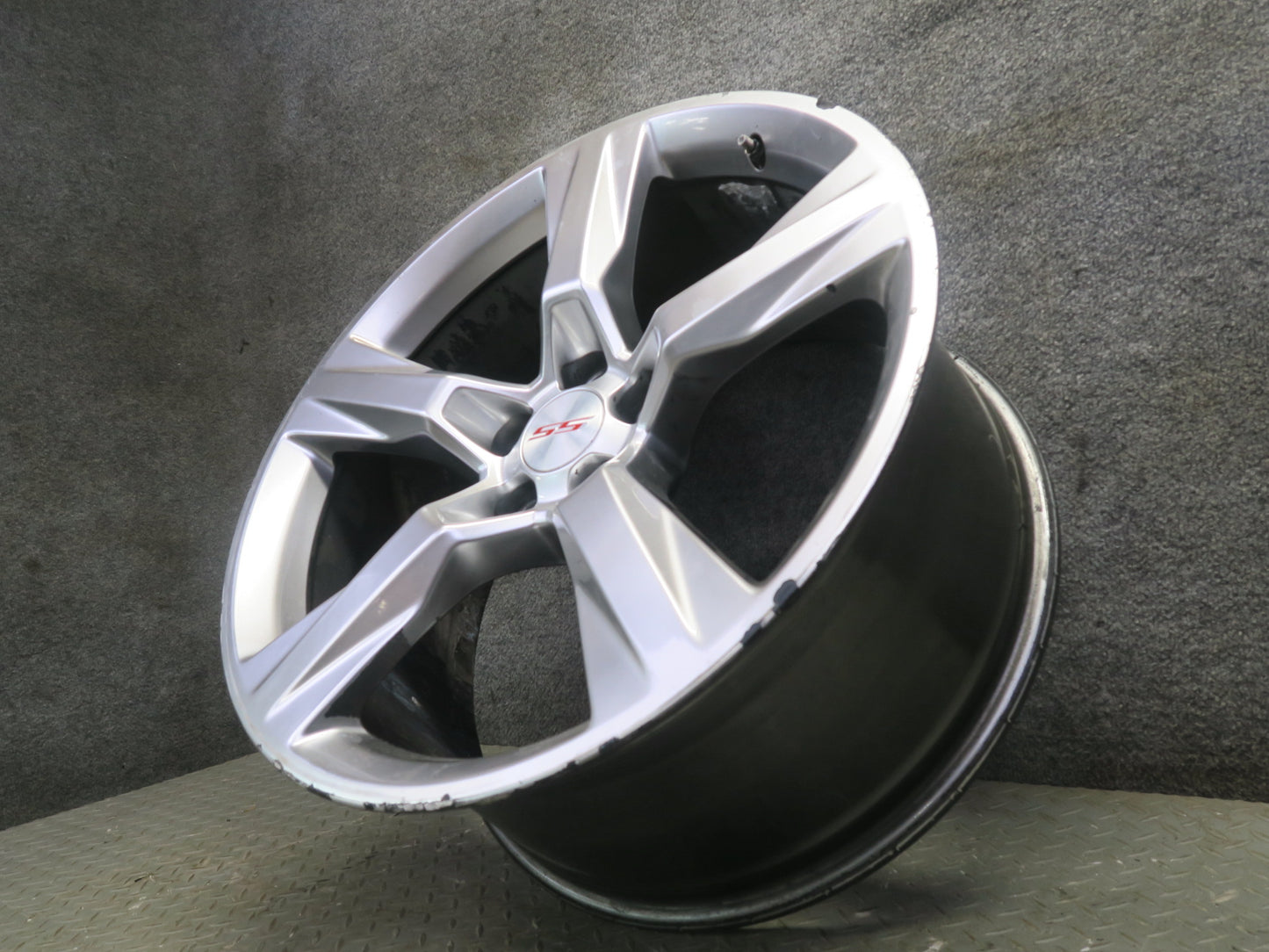 16-18 Chevrolet Camaro SS Rear Alloy R20 20" Wheel Rim 20x9.5JJ ET39 Silver OEM
