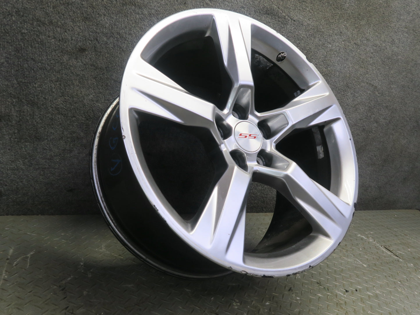 16-18 Chevrolet Camaro SS Rear Alloy R20 20" Wheel Rim 20x9.5JJ ET39 Silver OEM