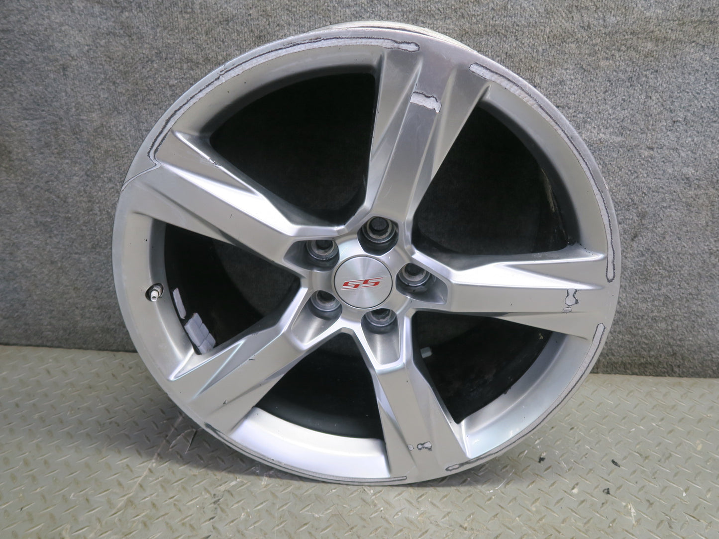 16-18 Chevrolet Camaro SS Rear Alloy R20 20" Wheel Rim 20x9.5JJ ET39 Silver OEM