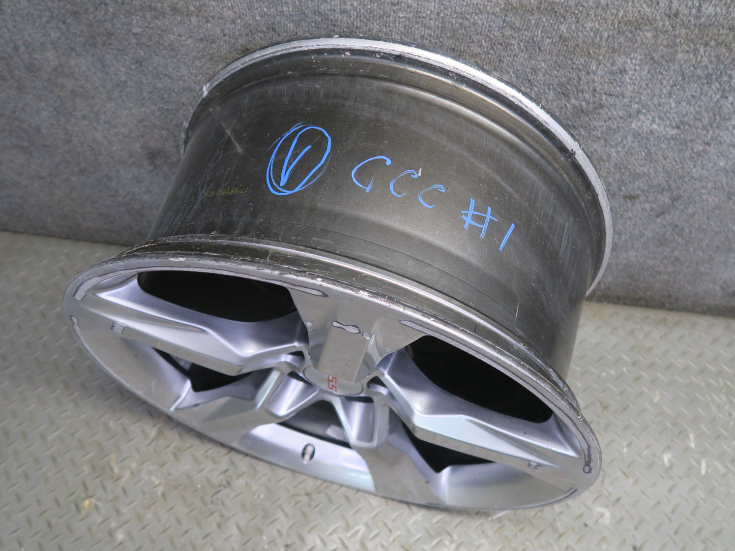 16-18 Chevrolet Camaro SS Rear Alloy R20 20" Wheel Rim 20x9.5JJ ET39 Silver OEM