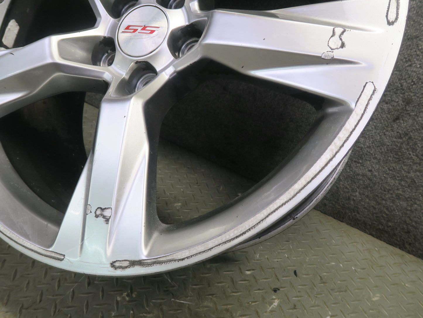 16-18 Chevrolet Camaro SS Rear Alloy R20 20" Wheel Rim 20x9.5JJ ET39 Silver OEM