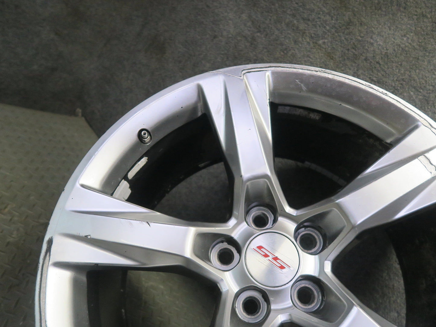16-18 Chevrolet Camaro SS Rear Alloy R20 20" Wheel Rim 20x9.5JJ ET39 Silver OEM