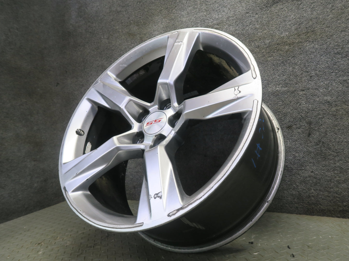 16-18 Chevrolet Camaro SS Rear Alloy R20 20" Wheel Rim 20x9.5JJ ET39 Silver OEM