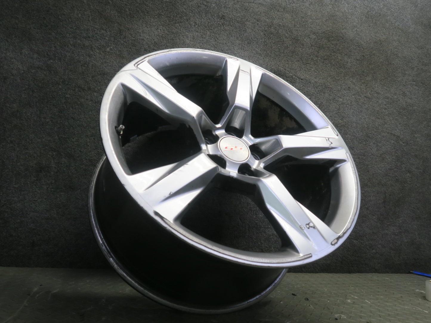 16-18 Chevrolet Camaro SS Rear Alloy R20 20" Wheel Rim 20x9.5JJ ET39 Silver OEM
