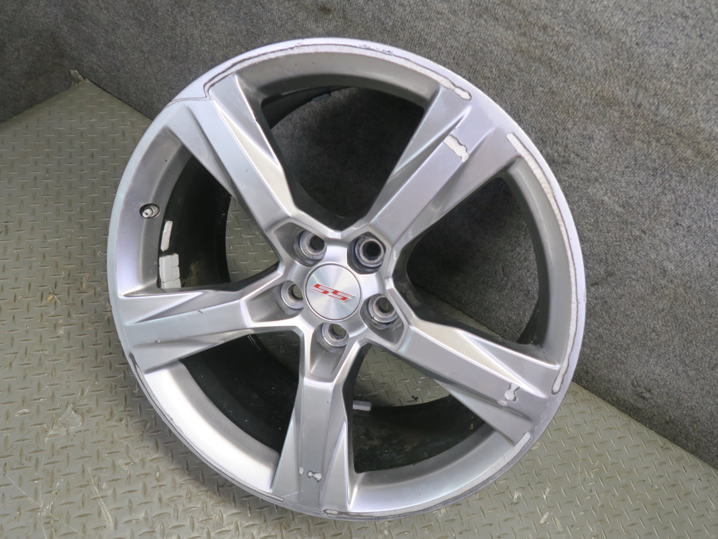 16-18 Chevrolet Camaro SS Rear Alloy R20 20" Wheel Rim 20x9.5JJ ET39 Silver OEM