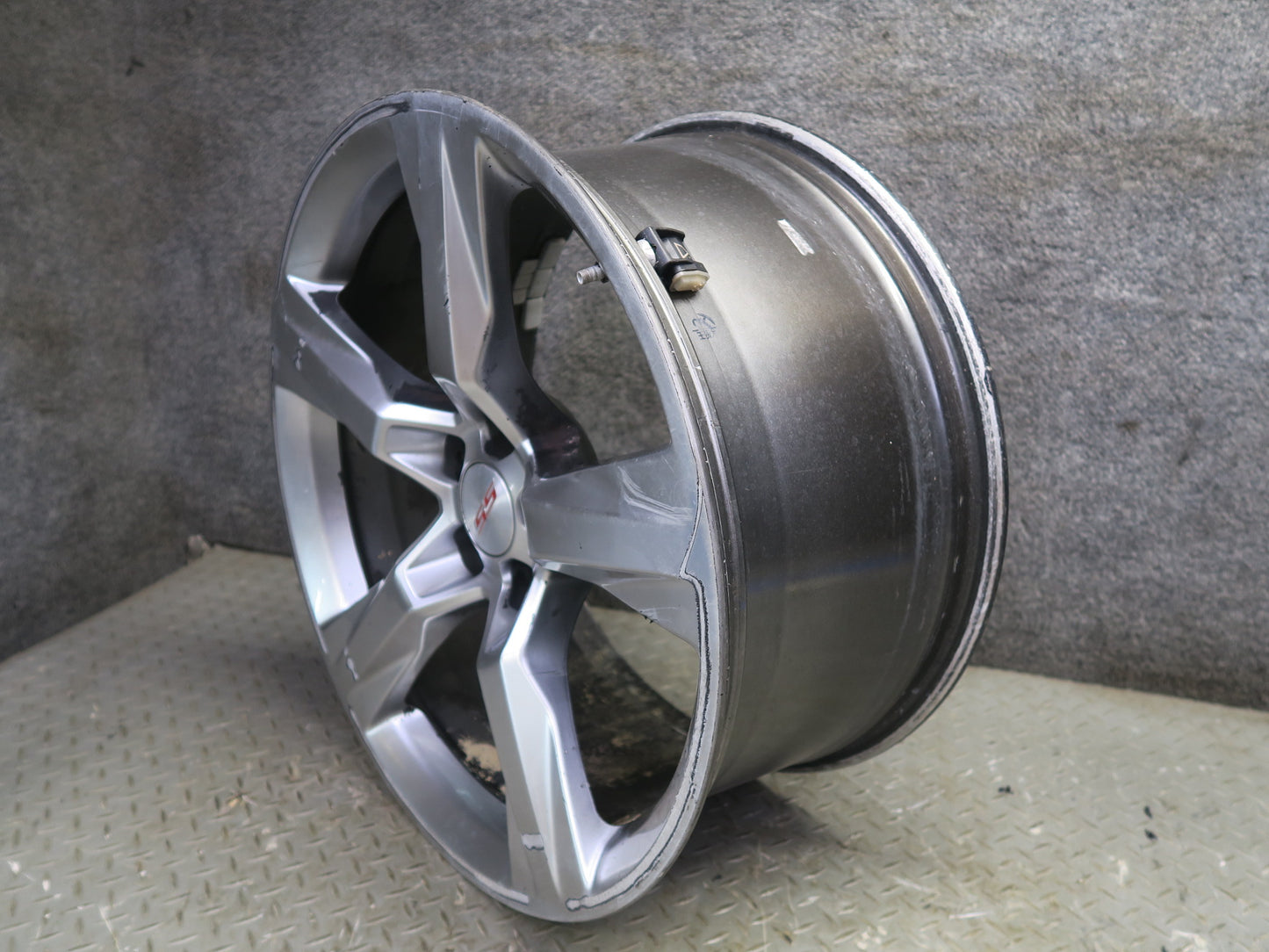 16-18 Chevrolet Camaro SS Rear Alloy R20 20" Wheel Rim 20x9.5JJ ET39 Silver OEM
