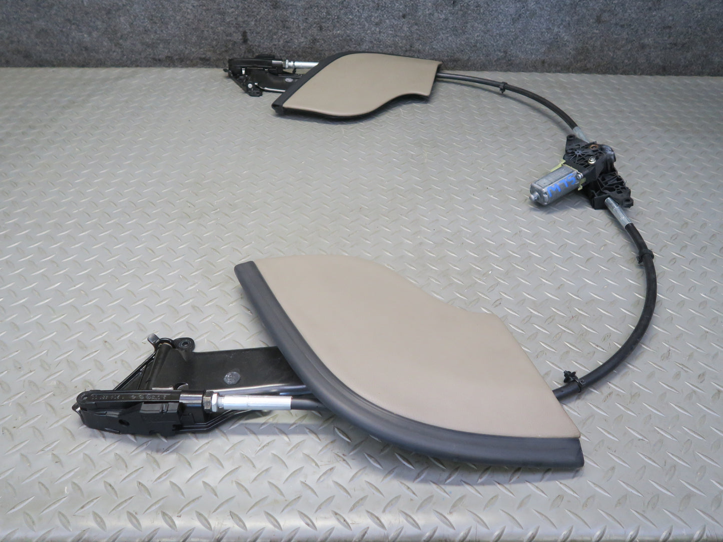 07-12 Mercedes R230 Sl-class Convertible TOP Roof Rear Flap Motor Assy Beige OEM