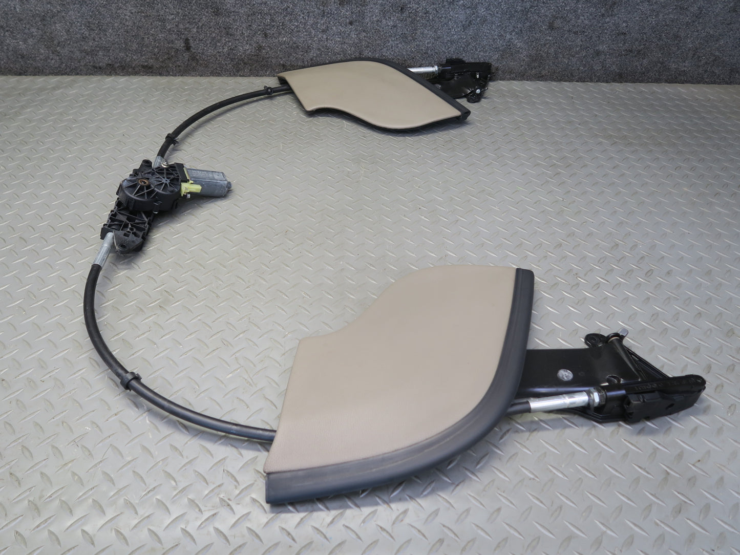 07-12 Mercedes R230 Sl-class Convertible TOP Roof Rear Flap Motor Assy Beige OEM