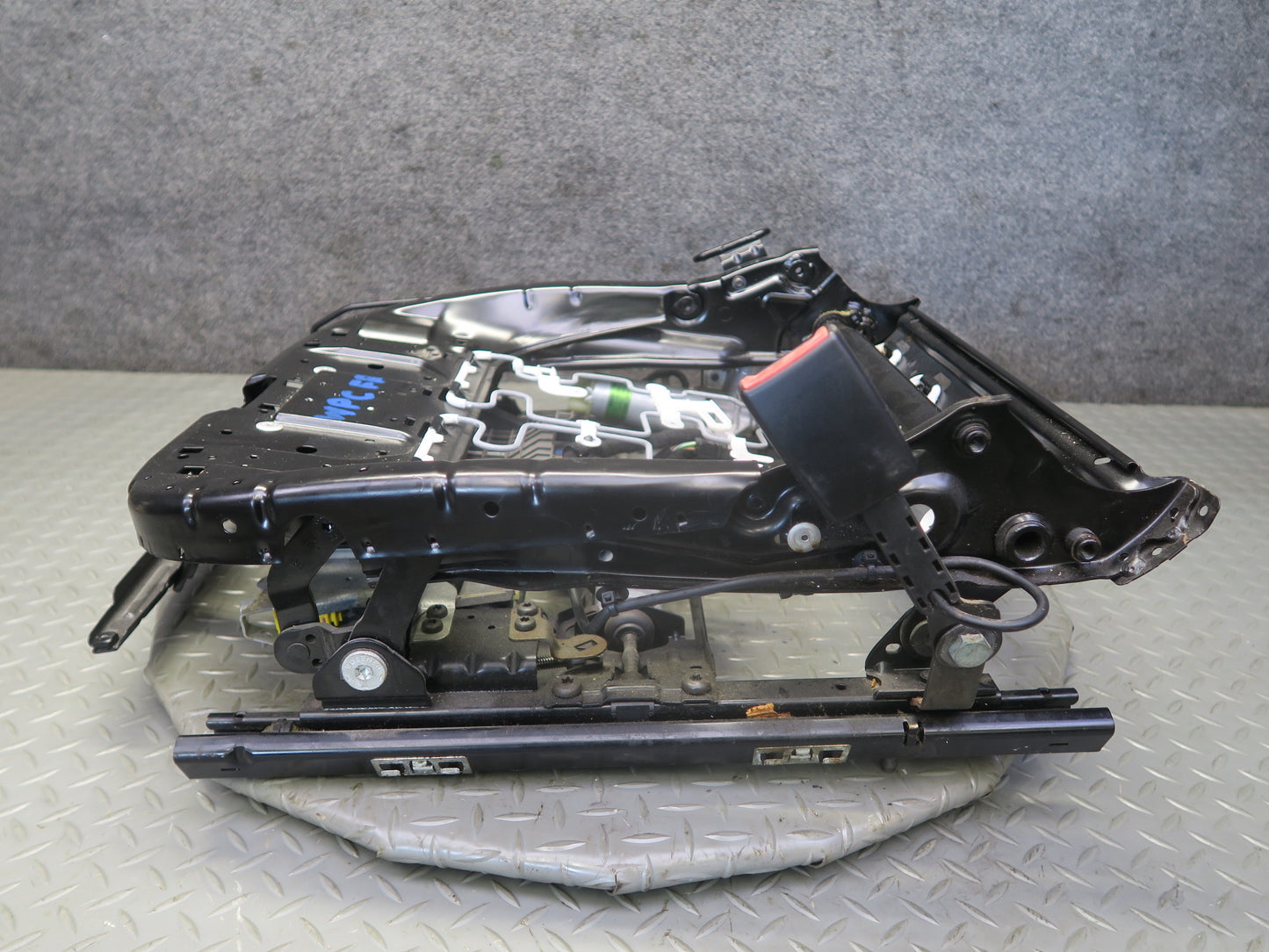 2003-2004 Porsche Cayenne 955 Front Right Seat Lower Frame Track w Motors
