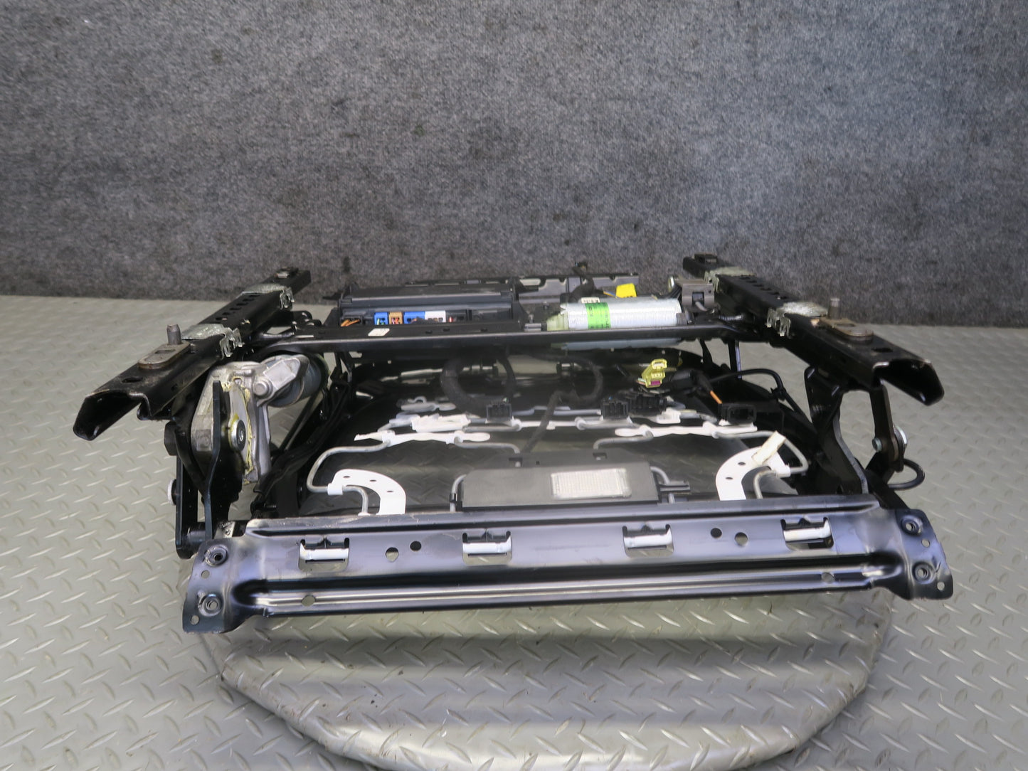 2003-2004 Porsche Cayenne 955 Front Right Seat Lower Frame Track w Motors