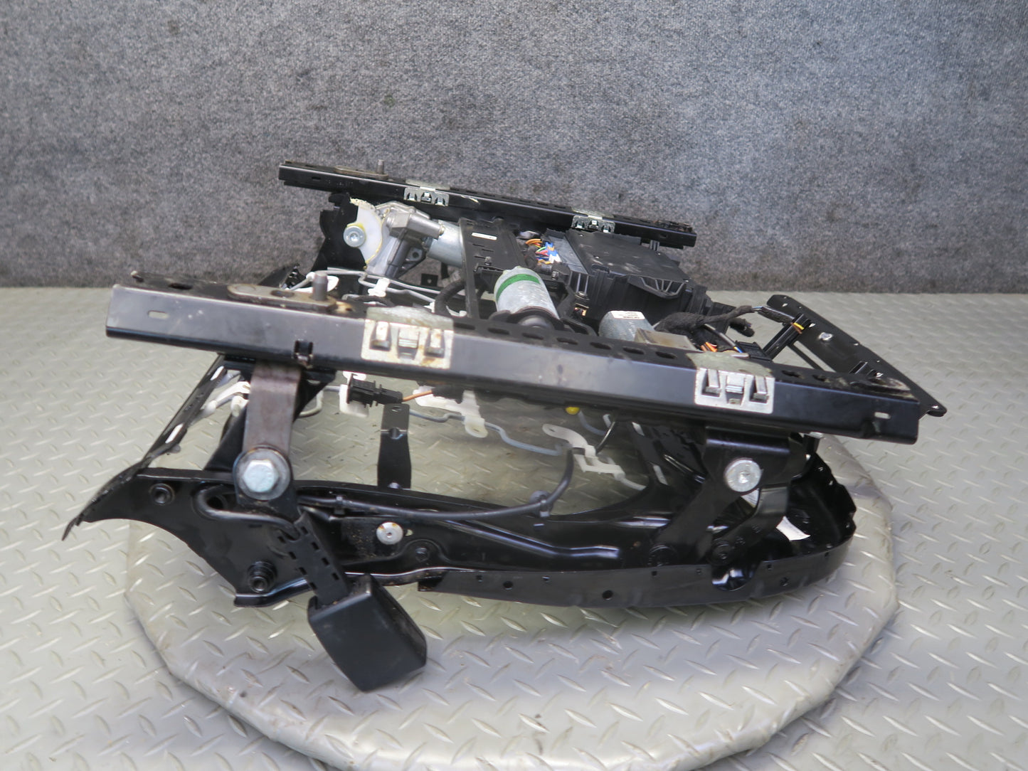 2003-2004 Porsche Cayenne 955 Front Right Seat Lower Frame Track w Motors