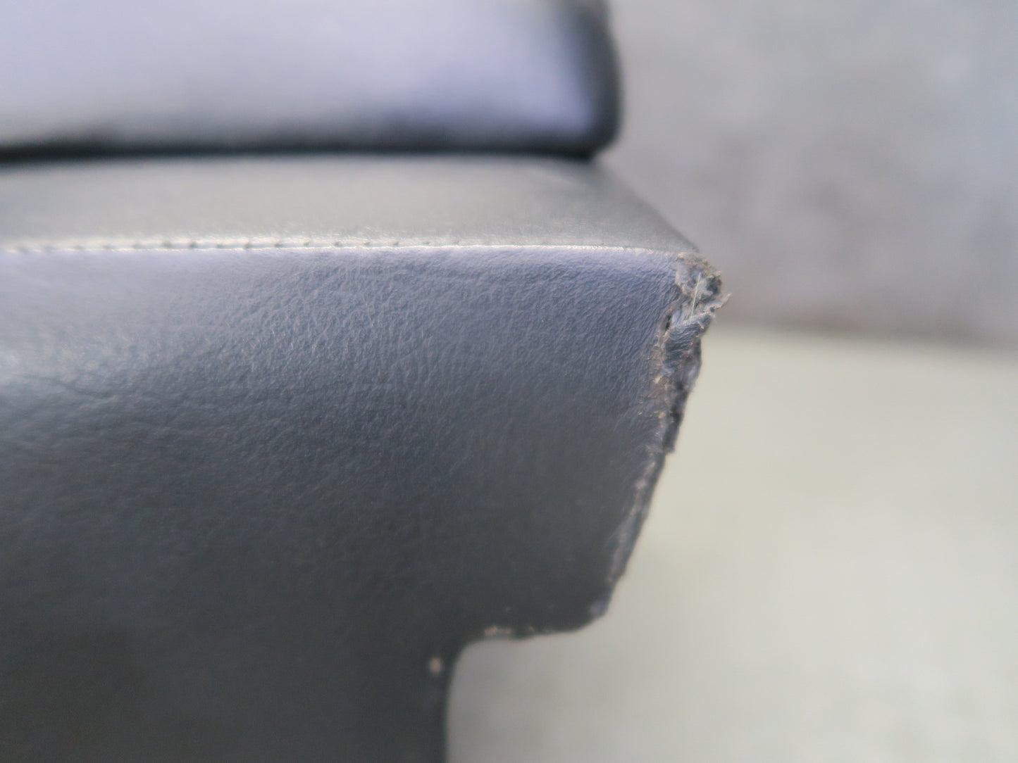 1984-1991 Porsche 928 S4 Rear Center Console Armrest Storage Compartment Black
