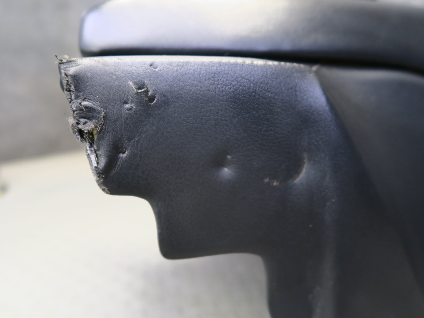 1984-1991 Porsche 928 S4 Rear Center Console Armrest Storage Compartment Black