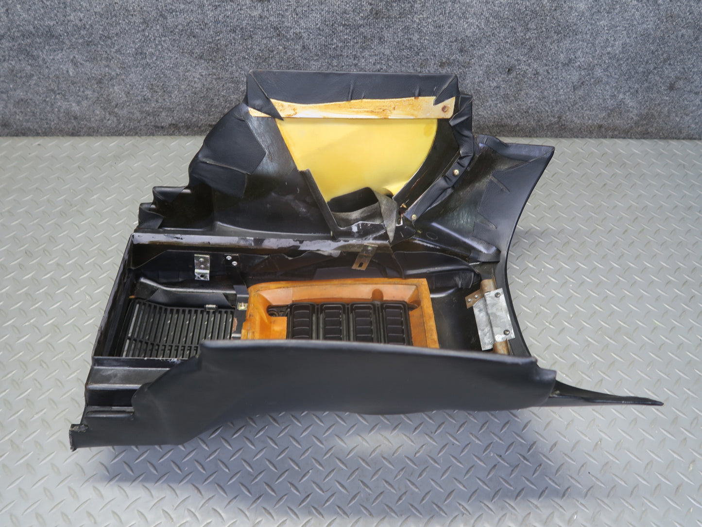 1984-1991 Porsche 928 S4 Rear Center Console Armrest Storage Compartment Black