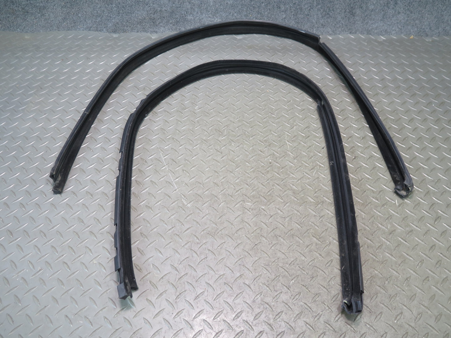 1984-1991 Porsche 928 S4 Left & Right Side Door Weatherstrip Seal