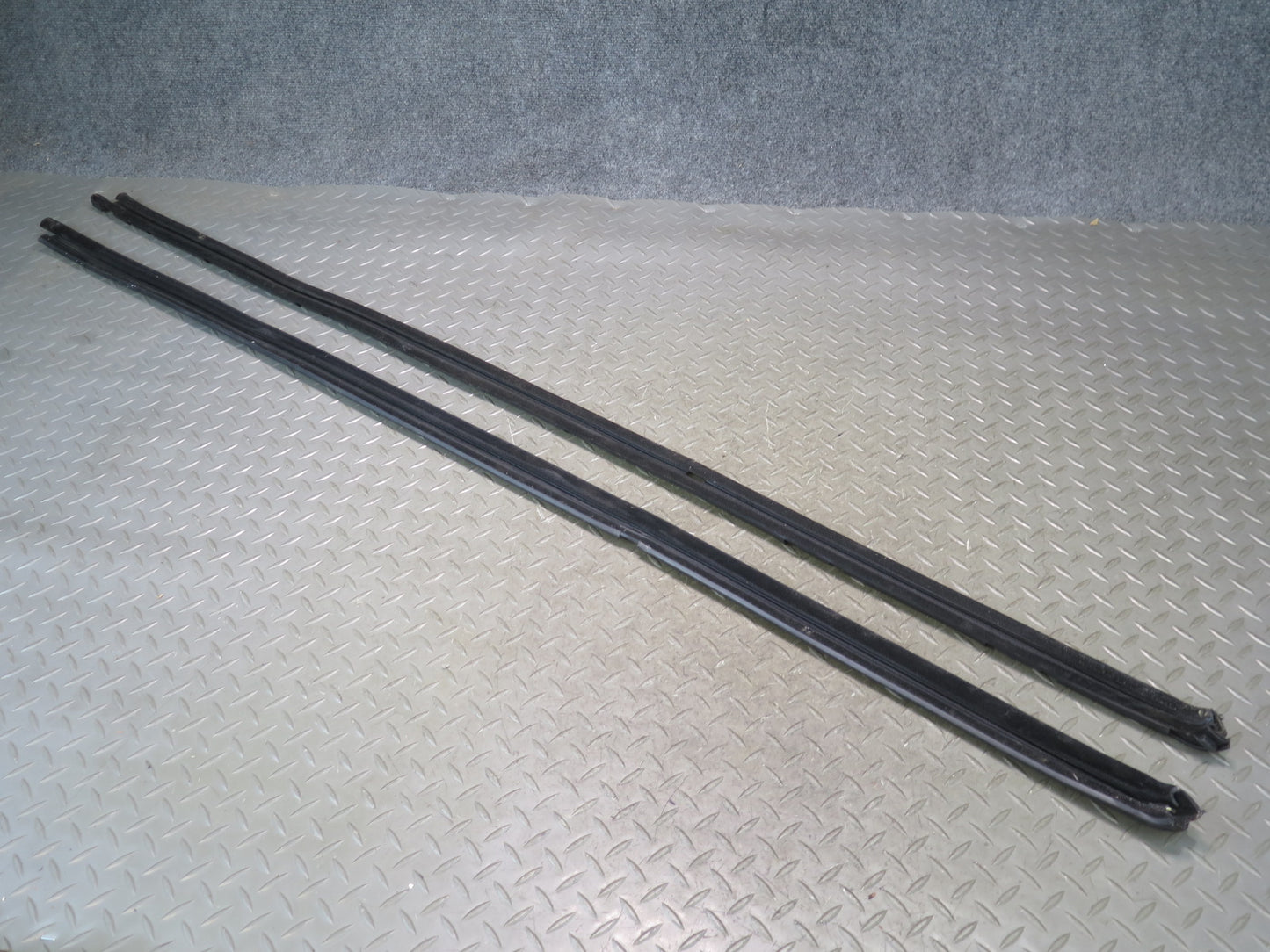 1984-1991 Porsche 928 S4 Left & Right Side Door Weatherstrip Seal