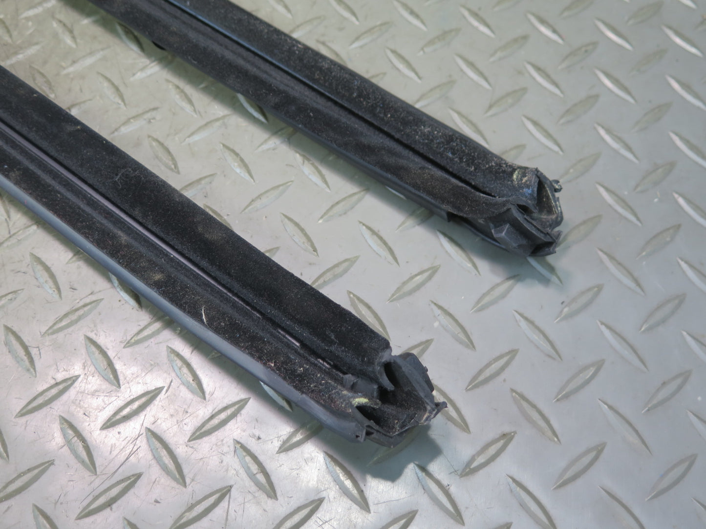 1984-1991 Porsche 928 S4 Left & Right Side Door Weatherstrip Seal