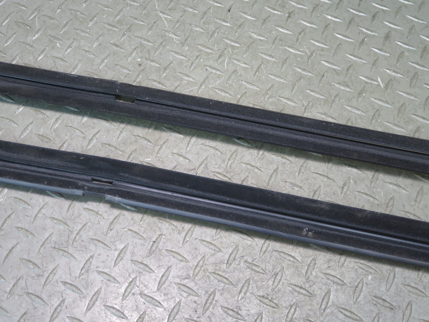 1984-1991 Porsche 928 S4 Left & Right Side Door Weatherstrip Seal