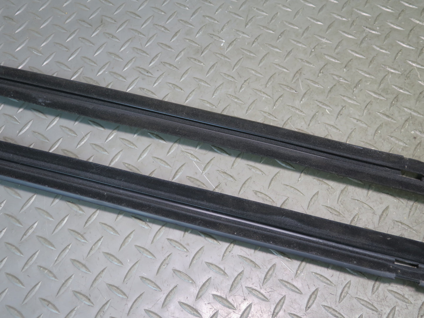 1984-1991 Porsche 928 S4 Left & Right Side Door Weatherstrip Seal
