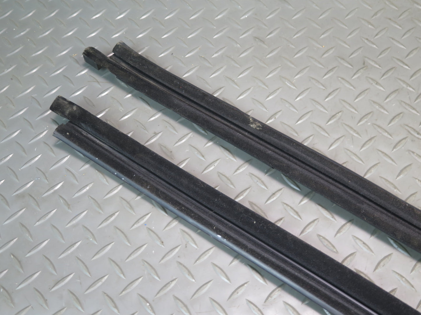 1984-1991 Porsche 928 S4 Left & Right Side Door Weatherstrip Seal