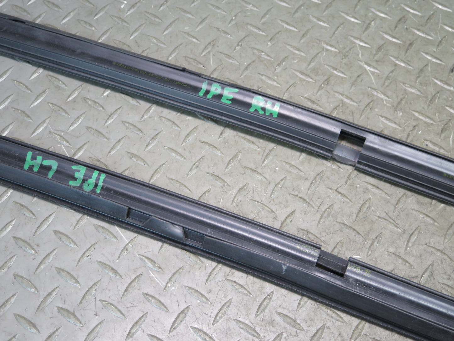 1984-1991 Porsche 928 S4 Left & Right Side Door Weatherstrip Seal