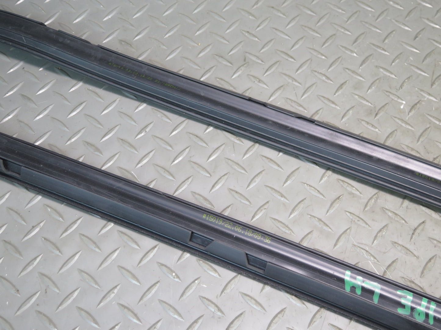 1984-1991 Porsche 928 S4 Left & Right Side Door Weatherstrip Seal