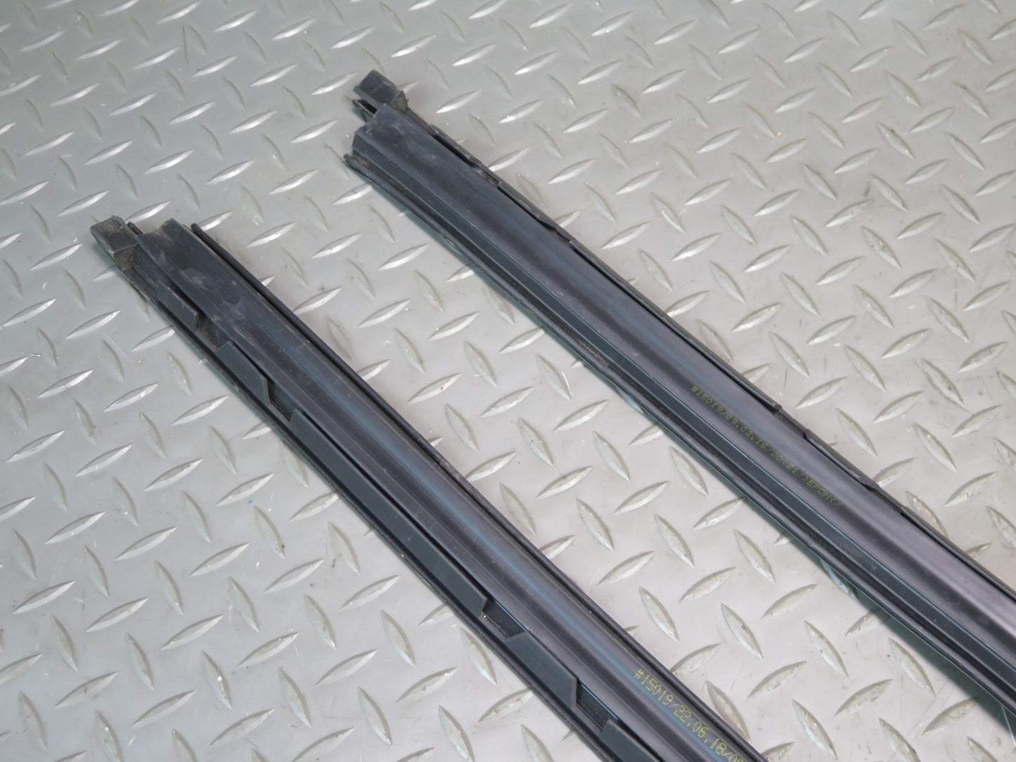 1984-1991 Porsche 928 S4 Left & Right Side Door Weatherstrip Seal