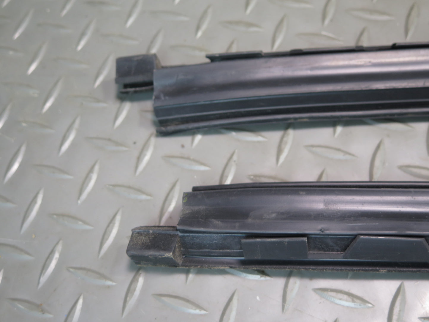 1984-1991 Porsche 928 S4 Left & Right Side Door Weatherstrip Seal