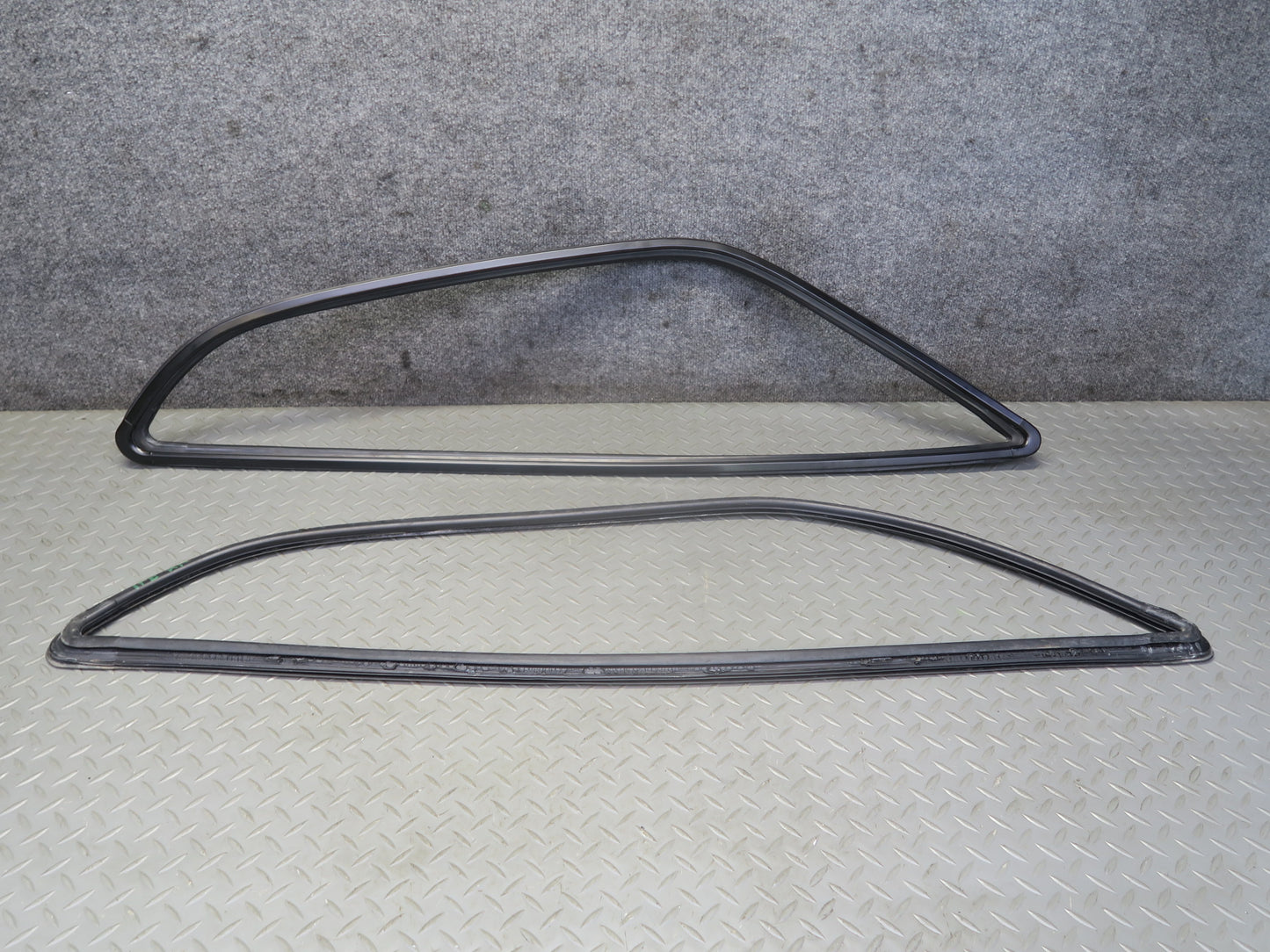 1984-1991 Porsche 928 Rear Quarter Window Weatherstrip Surround Seal Trim Set