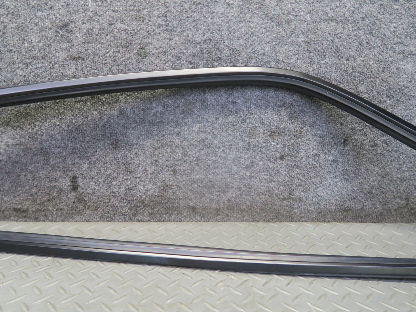 1984-1991 Porsche 928 Rear Quarter Window Weatherstrip Surround Seal Trim Set
