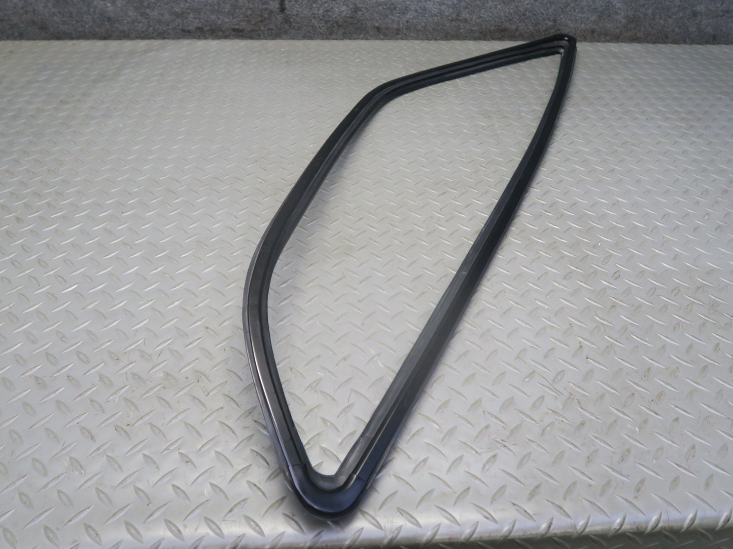 1984-1991 Porsche 928 Rear Quarter Window Weatherstrip Surround Seal Trim Set