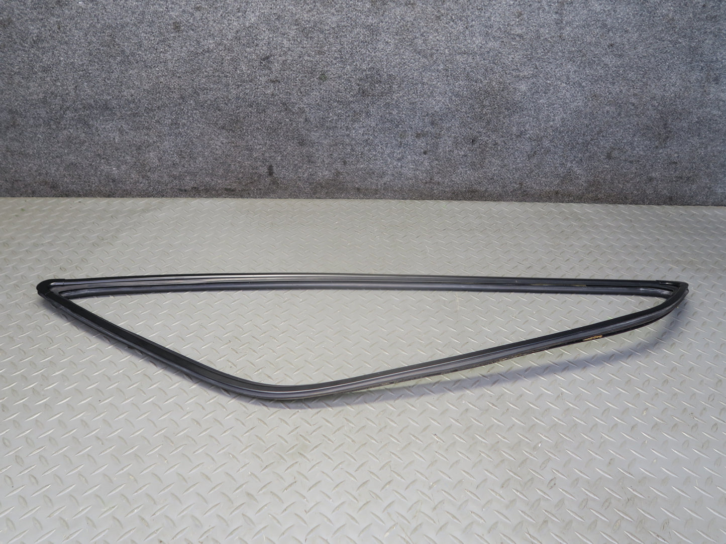 1984-1991 Porsche 928 Rear Quarter Window Weatherstrip Surround Seal Trim Set