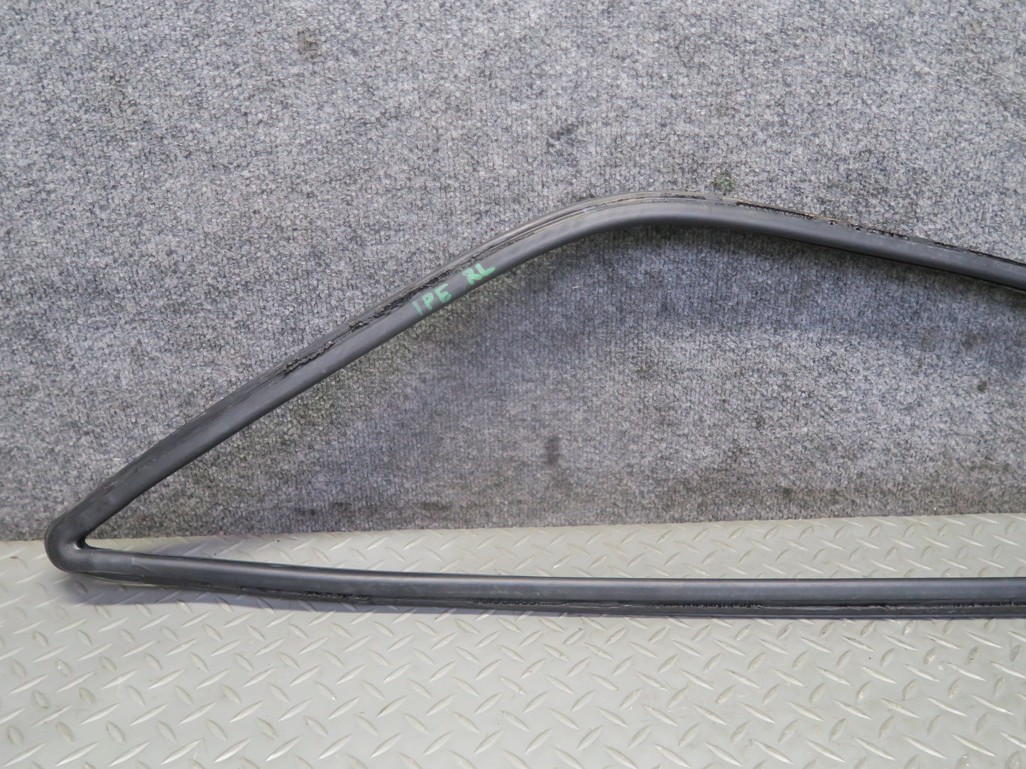 1984-1991 Porsche 928 Rear Quarter Window Weatherstrip Surround Seal Trim Set