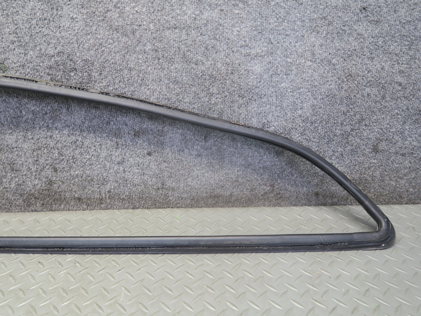 1984-1991 Porsche 928 Rear Quarter Window Weatherstrip Surround Seal Trim Set