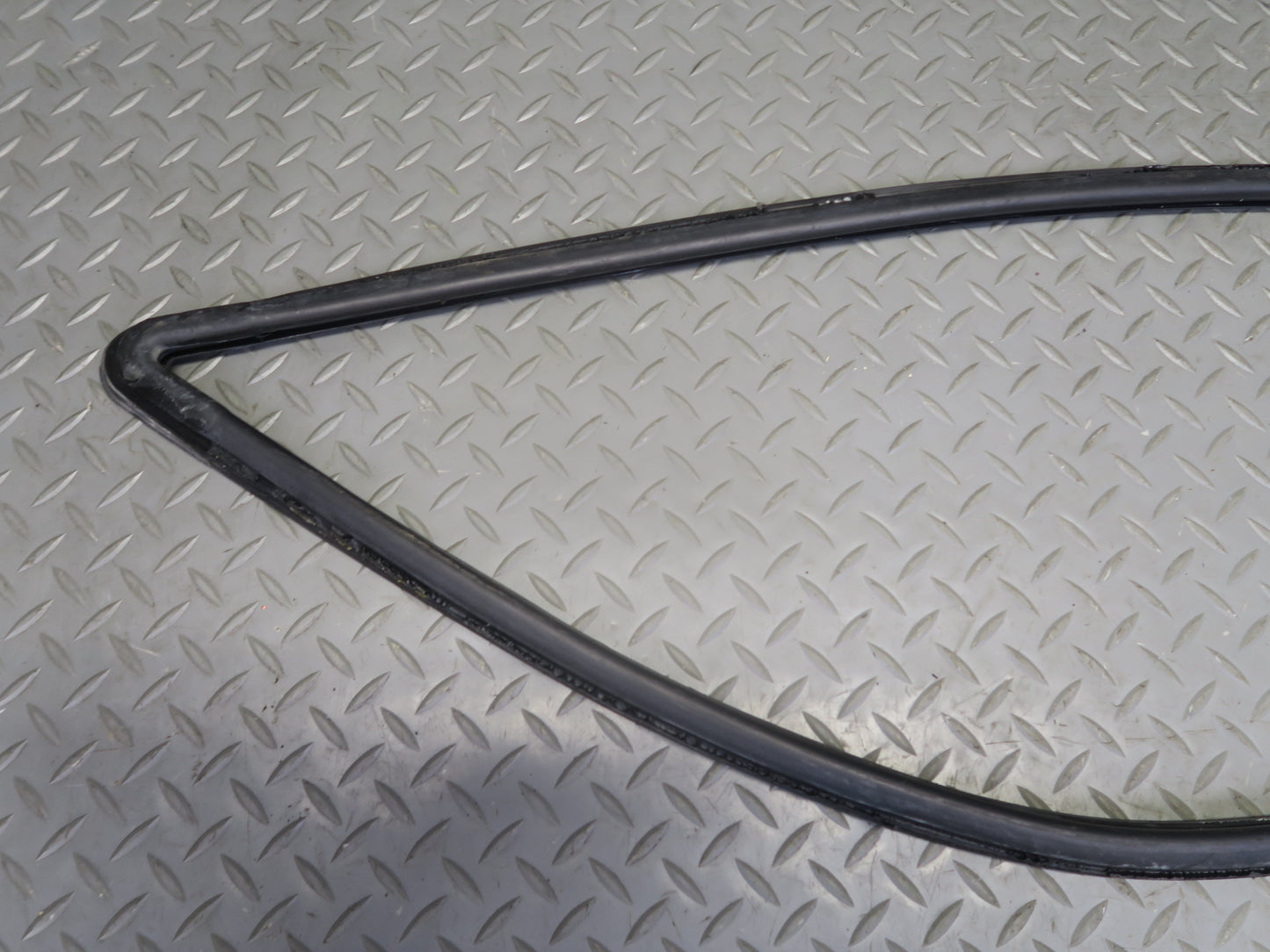 1984-1991 Porsche 928 Rear Quarter Window Weatherstrip Surround Seal Trim Set